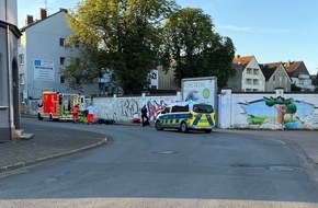 Polizei Bielefeld: POL-BI: E-Roller-Fahrer schwer verletzt