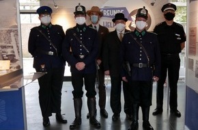 Polizeiinspektion Hameln-Pyrmont/Holzminden: POL-HM: Es ist viel los. Polizeiausstellung geht in die dritte Woche. "Freunde. Helfer. Straßenkämpfer. Die Polizei in der Weimarer Republik" im Kunstkreis Hameln