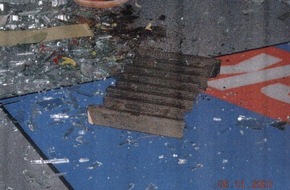 Polizei Düsseldorf: POL-D: Gullydeckel-Bande hinter Schloss und Riegel - Lange Haftstrafen für Brüder-Trio und Mittäter