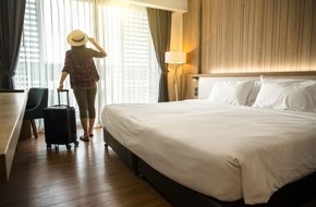 Europäisches Verbraucherzentrum Deutschland: Hier lauern Zusatzkosten im Urlaub: Hotel, Flug Pauschalreise - Am 27. September ist Welttourismustag