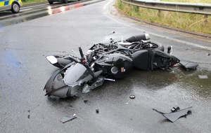 Polizei Minden-Lübbecke: POL-MI: Autofahrerin kollidiert beim Abbiegen mit Motorrad