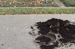 Polizei Aachen: POL-AC: Vandalismus auf dem Friedhof - Unbekannte beschädigen Gräber