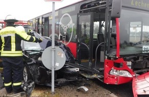 Polizei Düren: POL-DN: Linienbus übersieht Pkw -  K54 zeitweise gesperrt