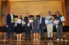 Stiftung Lesen: Pressemeldung: Medienschaffende mit Dietrich-Oppenberg-Medienpreis ausgezeichnet