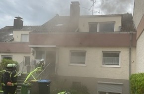 Feuerwehr und Rettungsdienst Bonn: FW-BN: Dachgeschosswohnung nach Küchenbrand nicht mehr bewohnbar - eine leicht verletzte Person