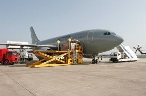 PIZ Luftwaffe: Erste Hilfsgüter der Bundeswehr im Kampf gegen Ebola