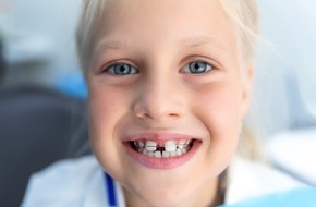 Wort & Bild Verlagsgruppe - Gesundheitsmeldungen: Zahnschiefstand bei Kindern - nicht immer schlimm / Eine Frühbehandlung bei Kindern im Grundschulalter ist nur in Ausnahmefällen nötig