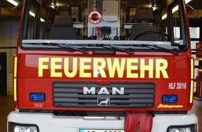 Feuerwehr Stolberg: FW-Stolberg: Brand eines Gartenhauses und mehrere brennende Fichten