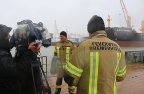 Feuerwehr Bremerhaven: FW Bremerhaven: Weitere Pressemitteilung zum Feuer auf einem Stückgutfrachter in Bremerhaven: Feuer unter Kontrolle auf der Lascombes, Feuerwehr mit Brandsicherheitswache weiterhin vor Ort.