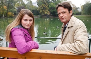 ZDF: Drittes "Aktenzeichen XY ... ungelöst"-Spezial "Wo ist mein Kind?" im ZDF/ Natascha Kampusch und Mirco Schlitters Eltern zu Gast bei Rudi Cerne (BILD)