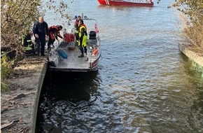 Feuerwehr und Rettungsdienst Bonn: FW-BN: Feuerwehr rettet Hund aus dem Rhein