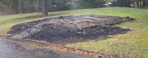 Polizeiinspektion Northeim: POL-NOM: Abgebrannte Gartenhütte