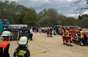 Feuerwehr R&ouml;srath: FW R&ouml;srath: Grundausbildung erfolgreich abgeschlossen