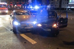 Polizei Hagen: POL-HA: Unfall in der Innenstadt - Zwei Mercedes prallen aufeinander