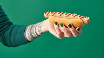 IKEA Deutschland GmbH & Co. KG: Pflanzlicher Neuzugang: IKEA bringt den PLANT-HOTDOG auf den Markt