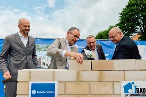 Deutsche Funkturm legt Grundstein f&uuml;r neue Firmenzentrale in Opladen