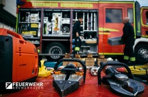 Feuerwehr Bremerhaven: FW Bremerhaven: Einsatz auf Autofrachter
