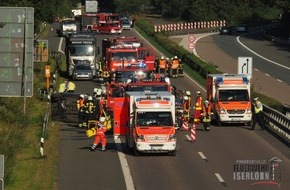Feuerwehr Iserlohn: FW-MK: Verkehrsunfall auf der Autobahn 46, eine Person eingeklemmt.