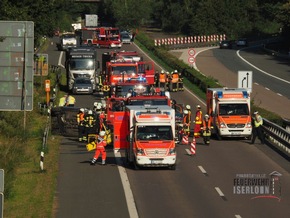 FW-MK: Verkehrsunfall auf der Autobahn 46, eine Person eingeklemmt.