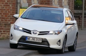 Kreispolizeibehörde Rhein-Kreis Neuss: POL-NE: Weißer Toyota in Kaarst gestohlen - Polizei sucht Zeugen