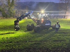 FW-EN: Über 100 Strohballen in Flammen - unruhiger Jahreswechsel für die Hattinger Feuerwehr