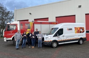 Freiwillige Feuerwehr Rüdesheim: FW Rüdesheim: Lebensretter unter dem Weihnachtsbaum / Rauchmelder für die Kinderfeuerwehr übergeben
