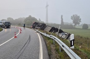 Polizeidirektion Neum&uuml;nster: POL-NMS: 260821-1-PDNMS-Anschlussstelle Neum&uuml;nster S&uuml;d in Fahrtrichtung HH nach Verkehrsunfall gesperrt