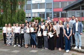 Polizeipr&auml;sidium Recklinghausen: POL-RE: Recklinghausen: N&auml;chstes Level erreicht - 23 Fachabiturientinnen und Fachabiturienten feiern Abschluss