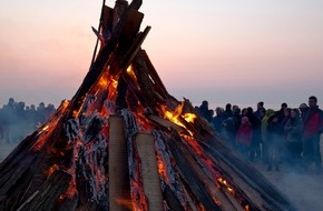 Nordseeheilbad Cuxhaven GmbH: Ostern in Cuxhaven: Fr&uuml;hlingsmomente und Osterfeuer am Meer