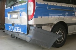 Polizeidirektion Flensburg: POL-FL: NACHMELDUNG, Bilder zu "Flensburg, Viöl, Schleswig - Verfolgungsfahrt: 14-jähriger rammt drei Streifen mit gestohlenem Geländewagen, Beamte verletzt, 16-jähriger Beifahrer zuvor entlassen"