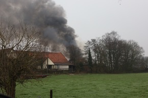 FW-KLE: Gebäudebrand an landwirtschaftlichem Betrieb