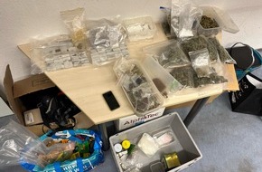 Polizei Köln: POL-K: 250401-2-K Wohnungen von mutmaßlichem Dealer durchsucht - umfangreiches Beweismaterial und große Mengen an Drogen sichergestellt