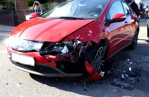 Polizeidirektion Pirmasens: POL-PDPS: Verkehrsunfall mit leichtverletzter Person und Totalschaden