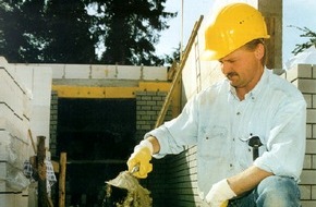 BG BAU Berufsgenossenschaft der Bauwirtschaft: Zehn Jahre verboten: Chromathaltiger Zement - "Erfolg für den Arbeitsschutz"