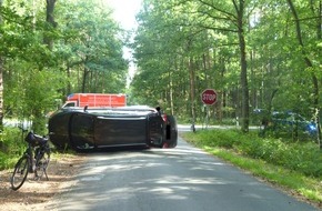 Polizei Minden-Lübbecke: POL-MI: Auto kippt in Folge Unfall auf die Seite