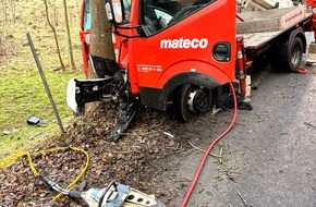 Kreisfeuerwehrverband Main-Taunus e.V.: Feuerwehr MTK: Feuerwehr befreit zwei Personen aus LKW mit hydraulischem Rettungsger&auml;t