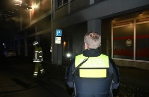 Polizeiinspektion Stade: POL-STD: Feuer im Eingangsbereich eines Wohn- und Geschäftshauses in Stade schnell gelöscht