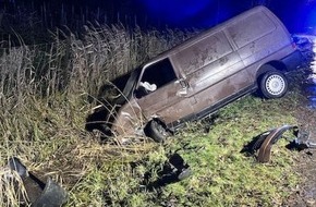 Polizeiinspektion Stade: POL-STD: Reh ausgewichen und gegen Baum geprallt - Fahrer durch glück nur leicht verletzt