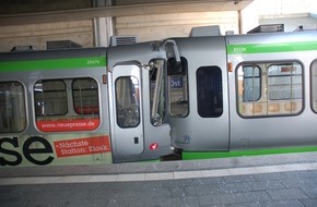 Polizeidirektion Hannover: POL-H: Zusammenstoß zweier Stadtbahnen	 	Straßenbahnendhaltestelle "Messe-Ost" / Mittelfeld