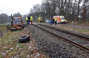 Bundespolizeiinspektion Flensburg: BPOL-FL: Wennbüttel/Albersdorf - Kehrmaschine kollidiert mit Zug der Nordbahn (FOTO)