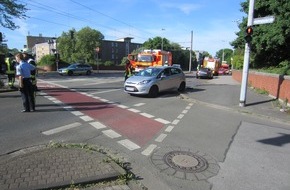 Feuerwehr Mülheim an der Ruhr: FW-MH: Verkehrsunfall auf der Aktienstraße #fwmh