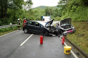 Polizeidirektion Kaiserslautern: POL-PDKL: Unfall im Begegnungsverkehr - zwei Verletzte