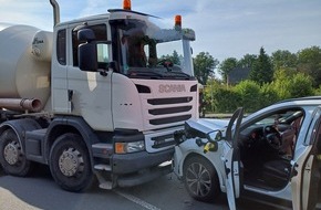 Feuerwehr Wetter (Ruhr): FW-EN: Wetter - Verkehrsunfall und Türöffnung am Freitag