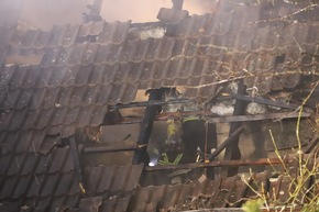 FW-SE: Feuer zerstört Einfamilienhaus