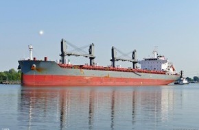 Wasserschutzpolizeiinspektion Oldenburg: WSPI-OLD: Bulk-Carrier läuft auf der Weser auf Grund