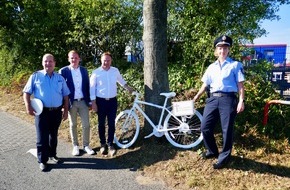 Kreispolizeibehörde Borken: POL-BOR: Vreden / Kreis Borken - "Mahnfahrrad" soll erinnern und zur Vorsicht mahnen