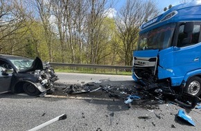 Polizei Homberg: POL-HR: Schwerer Verkehrsunfall mit tödlich verletztem Kleinkind - Folgemeldung - Zeugenaufruf