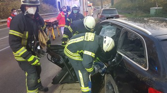 Feuerwehr Mülheim an der Ruhr: FW-MH: Verkehrsunfall "Pferd gegen PKW"!