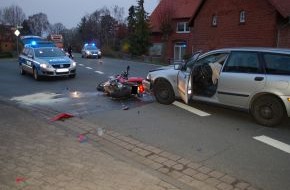 Polizeiinspektion Nienburg / Schaumburg: POL-STH: Motorradfahrer bei Verkehrsunfall schwer verletzt