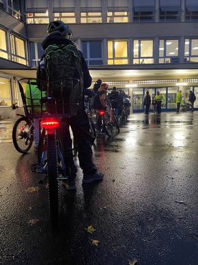 POL-BN: Lichtaktion &quot;Sehen und gesehen werden&quot; - Fahrradkontrollen an Bonner Schulen zur dunklen Jahreszeit - Polizei zieht Bilanz